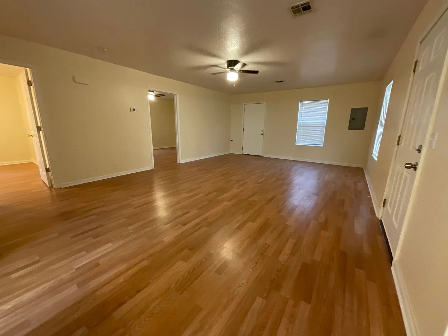 Spacious 2 Bedroom 1 Bath home W/ Fenced Yard In Joplin Mo! — Photo 3