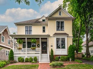 155 Newberry Ave, Libertyville, IL 60048