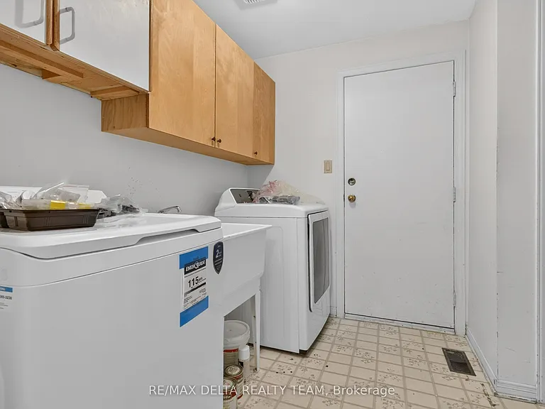 13 Sherk Cres — Photo 6