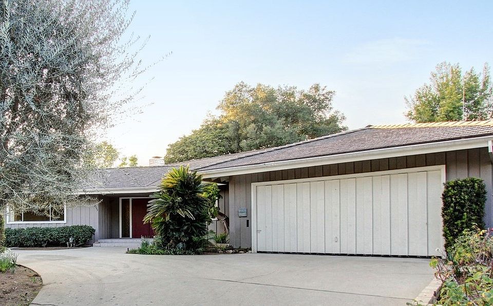 1st image of 2155 Valentine Pl