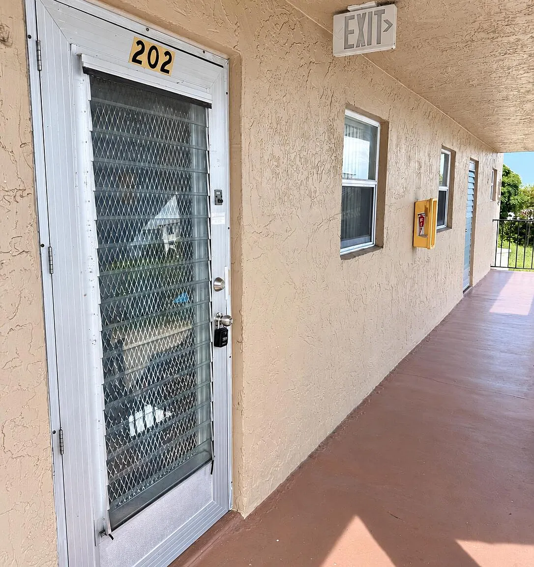 1 bed, 1.0 bath, 695 sqft, $1,400 — Photo 2