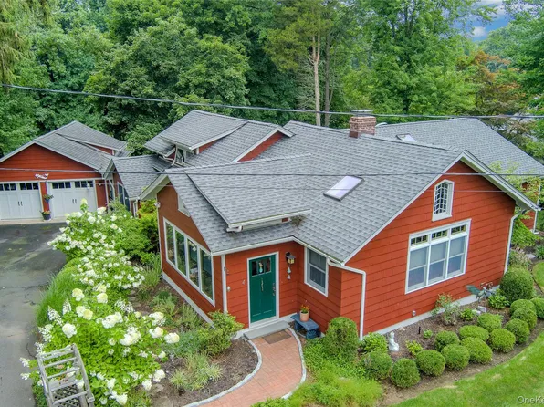 4 Carlann Ln, Valley Cottage, NY 10989