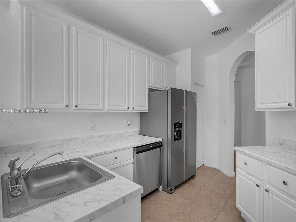 1st image of 875 Pipers Cay Dr #N