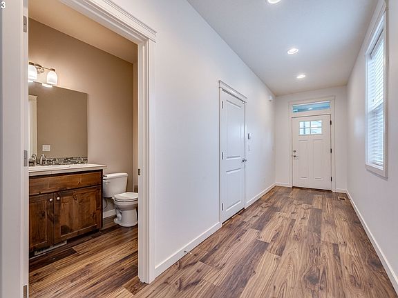 5th image of 6115 NE 57th Pl
