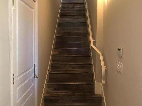 3rd image of 815 La Montagne Pl