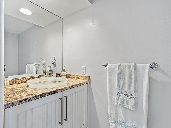 5th image of 120 Lakeshore Drive #637
