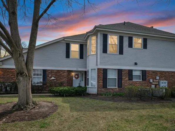 1903 Quaker Hollow Ln, Streamwood, IL 60107