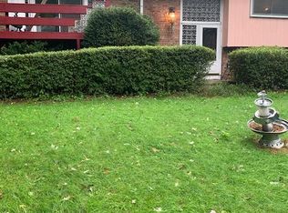 15 Red Maple Ln, Dix Hills, NY 11746