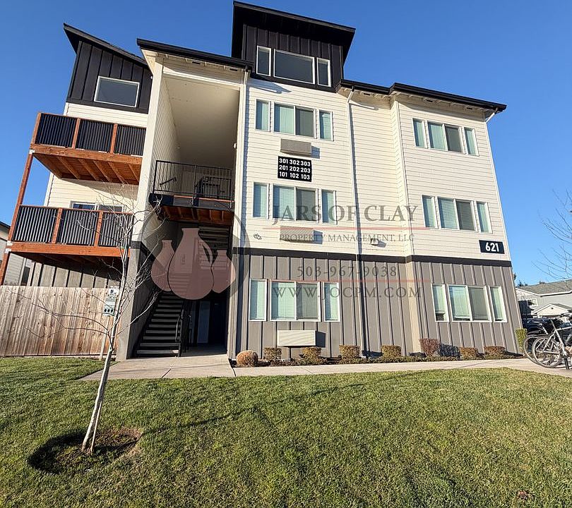 1st image of 621-646 Plymouth Dr NE #302