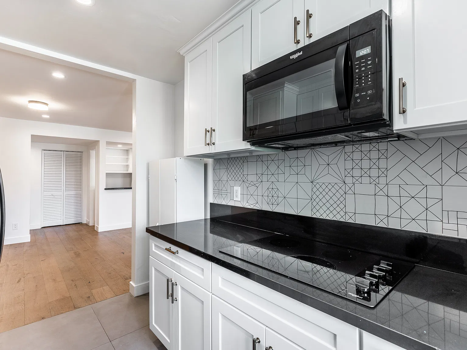 1480 S Canfield Ave — Photo 3