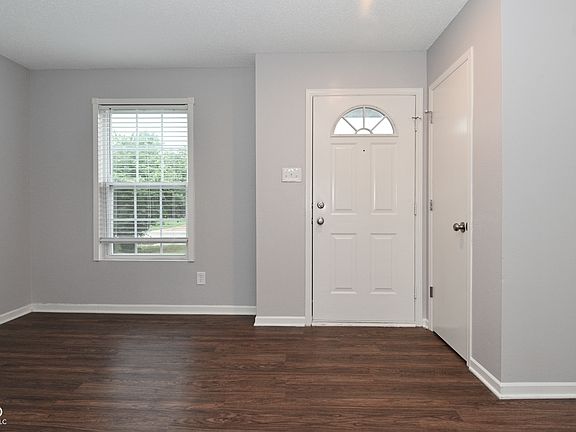 4th image of 647 Hickory Pine Dr