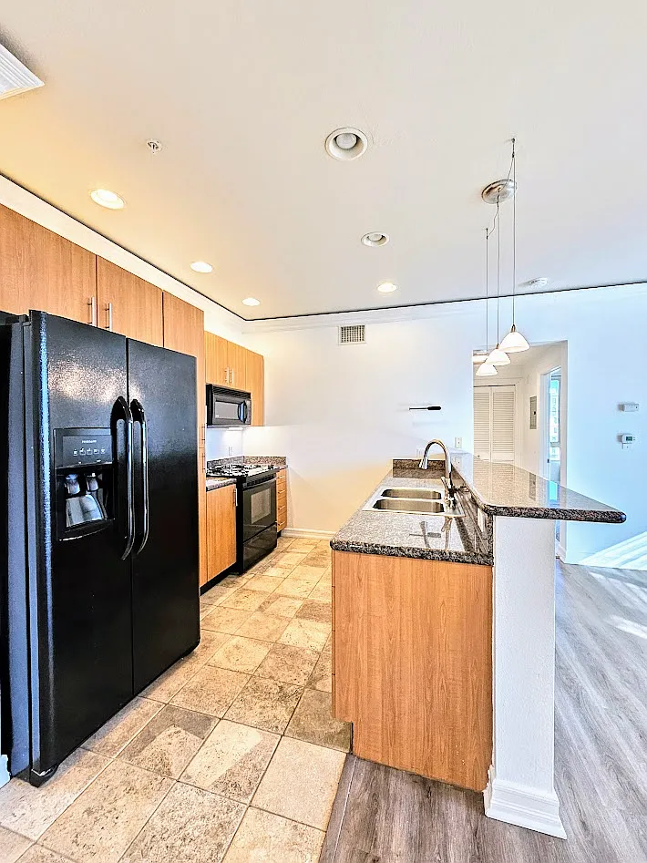 1 bed, 856 sqft, $2,595 — Photo 1