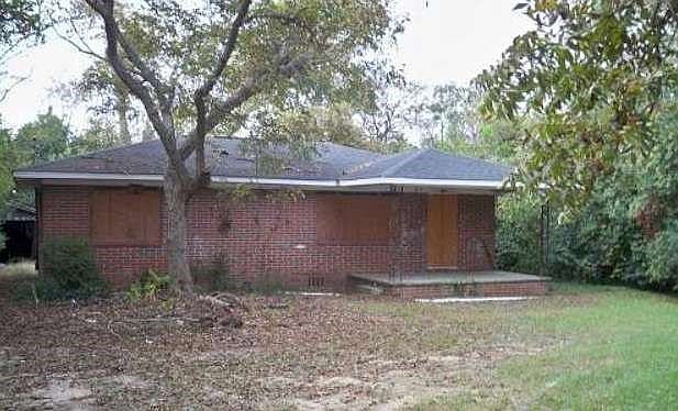 2nd image of 592 Villa Crest Ave