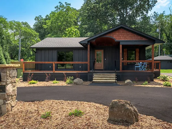 11 Pine Cir, Black Mountain, NC 28711