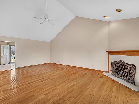5th image of 16618 Fairfax Ct #16618