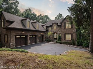 6184 Kingsley Ct, Brighton, MI