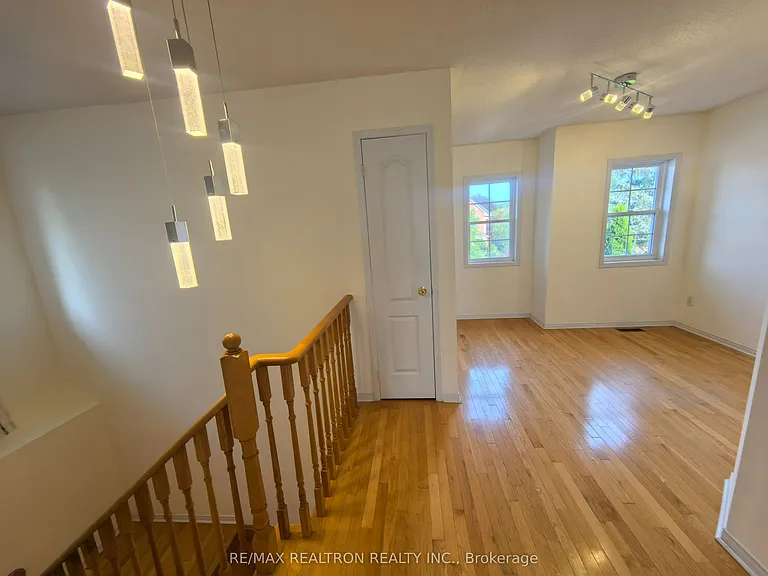 18 Nantucket Dr #MAIN 2ND FLOOR — Photo 21