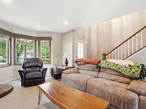 4th image of 2914 Stoneleigh Dr
