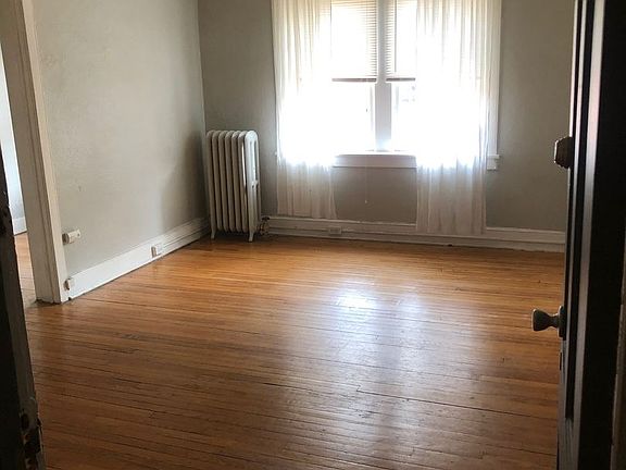 3rd image of 1630 Penn St APT 15