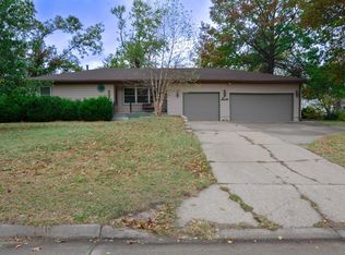 303 College St, Halstead, KS 67056