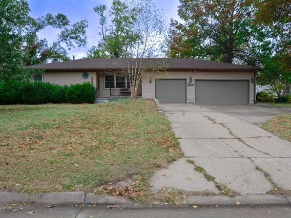 303 College St, Halstead, KS 67056