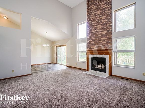 3rd image of 1558 Royal Oak Dr