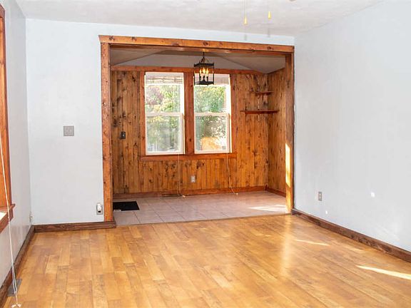 3rd image of 2914 Marshall St