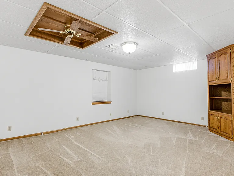 7804 N Seneca St — Photo 13