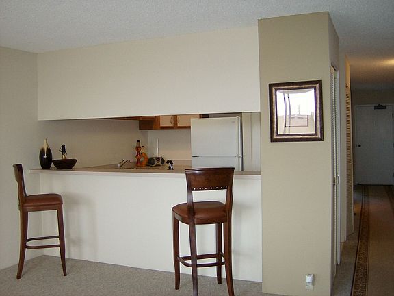 Wide pass through from kitchen