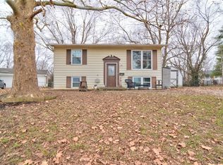 1905 Queen Mary Ct, Decatur, IL 62526