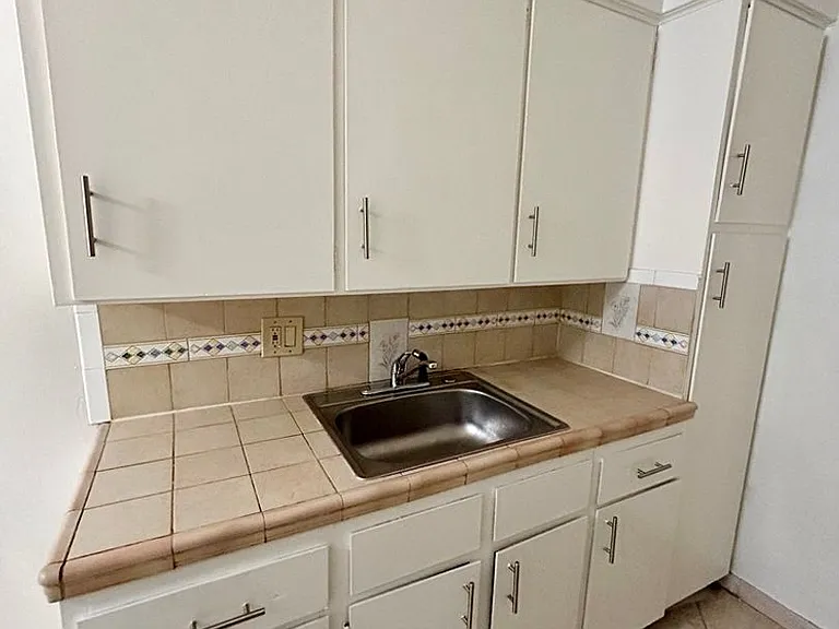 D Street Apartments — Photo 5