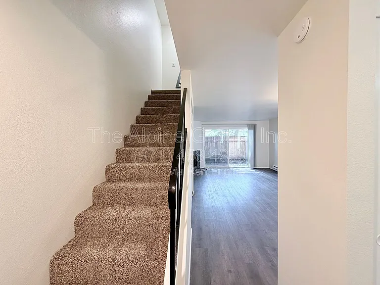 3800 NW Chemult Pl #D — Photo 13