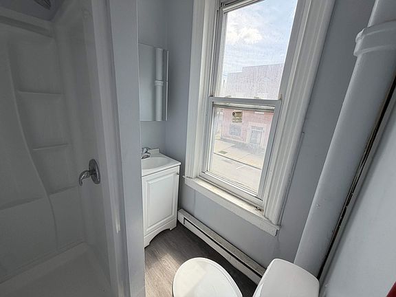 4th image of 529 Chestnut St APT 3
