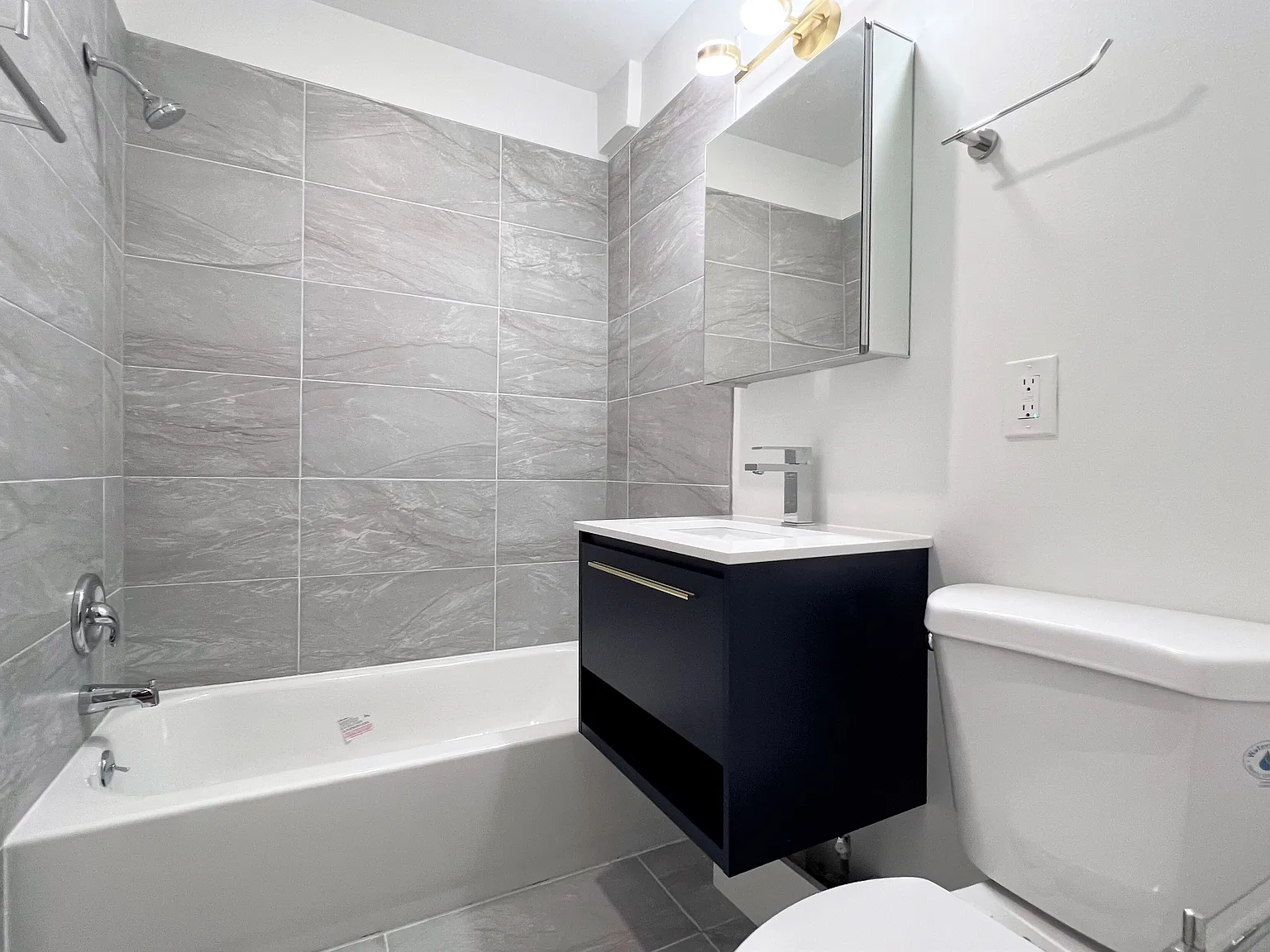 2 bed, 750 sqft, $1,625 — Photo 4