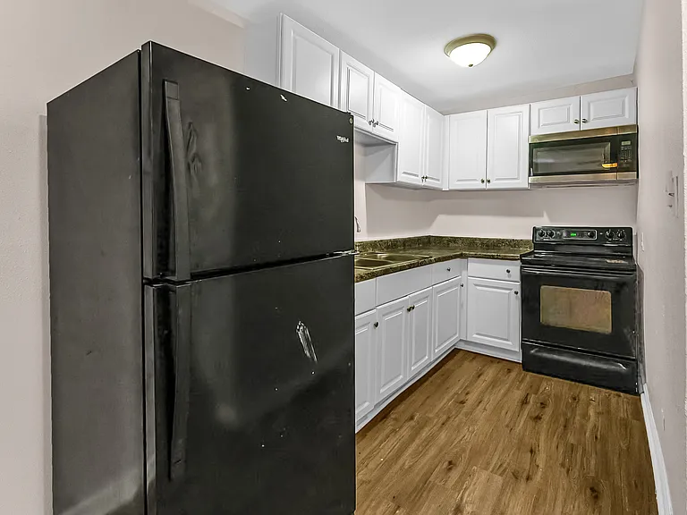 827 W Rosewood Ave #6 — Photo 16