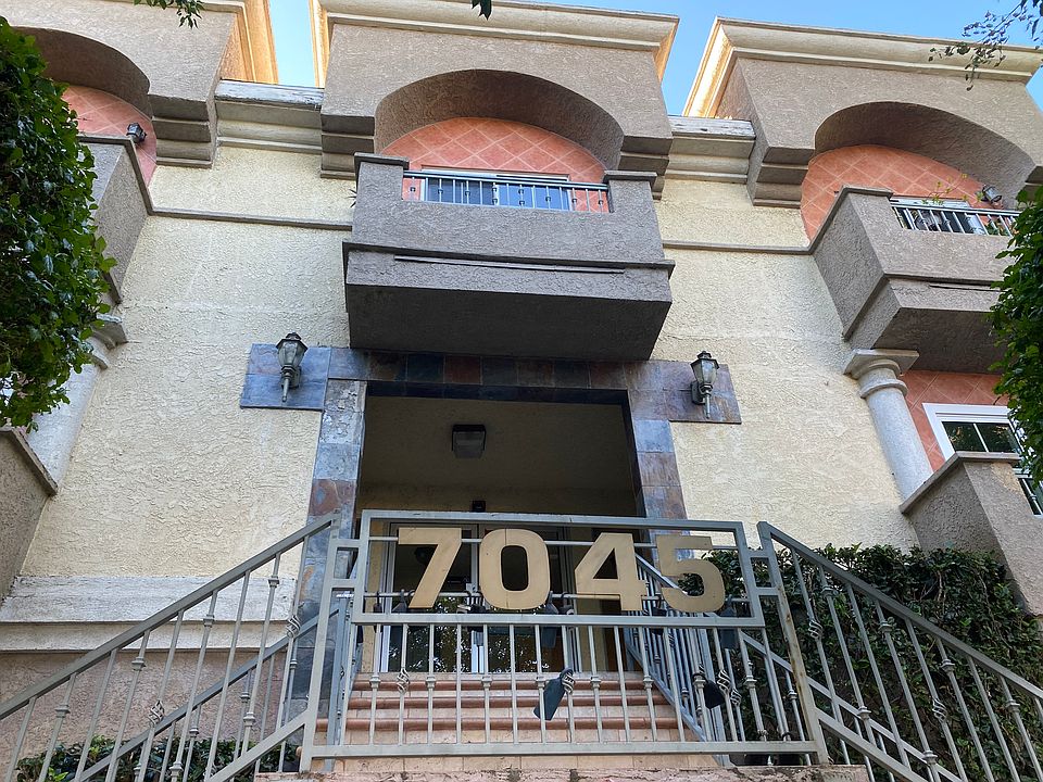 1st image of 7045 Woodley Ave Unit 211