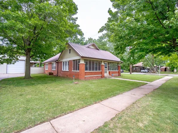 229 N Locust St, Pauls Valley, OK 73075