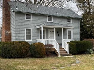 173 Steamboat Rd, Great Neck, NY 11024