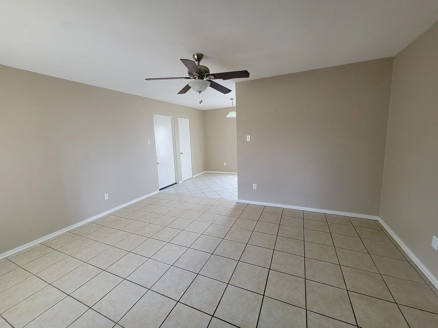 3 bed, 1104 sqft, $1,630 — Photo 2