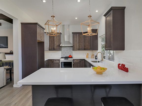 4th image of 2030 Alta Vista Dr