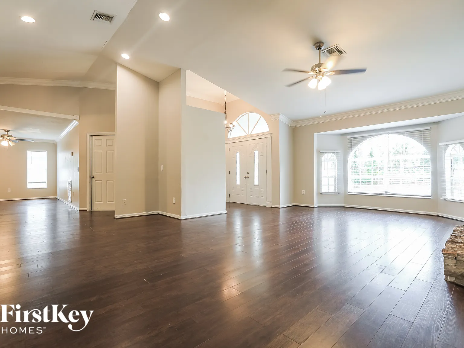 4 bed, 2.0 bath, 1910 sqft, $2,475 — Photo 2