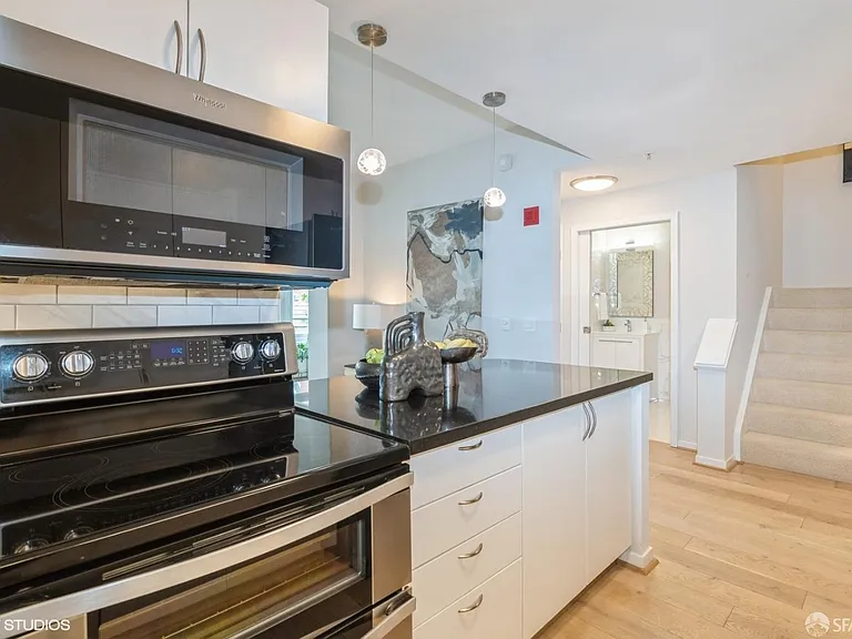 88 King St #104 — Photo 8