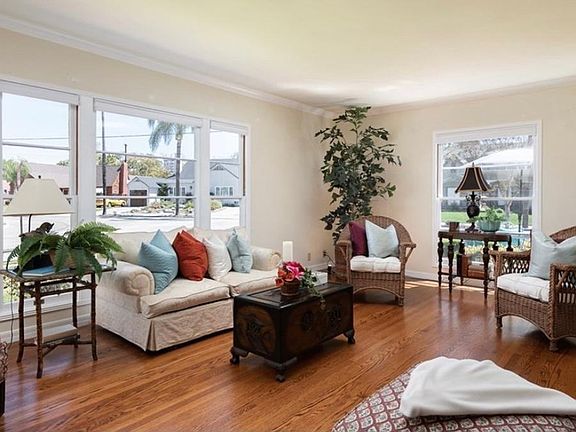 5th image of 2404 N Heliotrope Dr