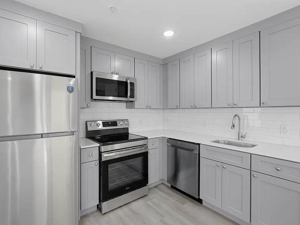 566 Springfield Ave #206
