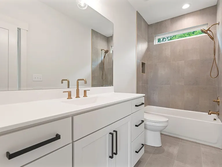 1015 Grant St — Photo 17