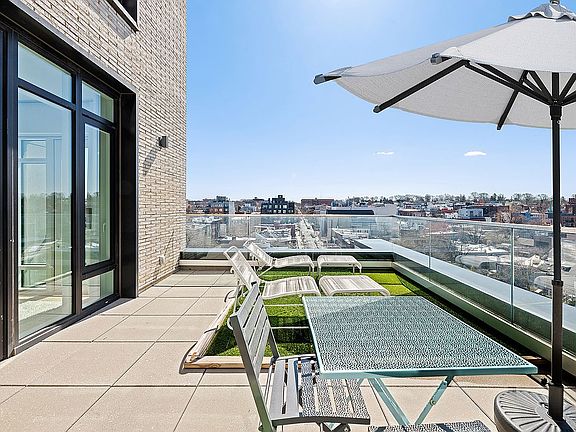 2nd image of 185 18th St Unit Penthouse 904