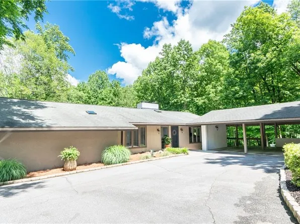 7600 Penland Ct, Clemmons, NC 27012