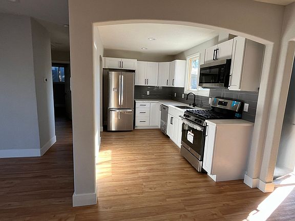 2nd image of 1363 Camellia Dr
