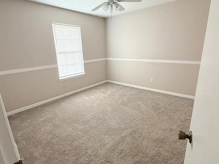2251 Woodlea Ct S — Photo 12