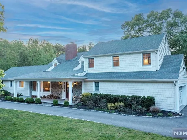 151 Long Hill Rd, Oakland, NJ 07436